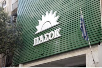 ΠΑΣΟΚ: Η κυβέρνηση, αντί να θωρακίζει τη χώρα, απαξιώνει στρατηγικά έργα