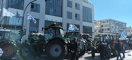 Πάτρα: Συγκέντρωση αγροτών και κτηνοτρόφων, σήμερα, στην Περιφέρεια - "Δώστε λύση στα προβλήματά μας"