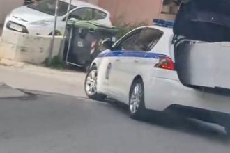 Διατάχθηκε ΕΔΕ για το περιπολικό που μετέφερε ...ψυγείο - Ταυτοποιήθηκε αστυνομικός (BINTEO)