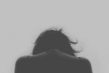 Γιατί οι γυναίκες διατρέχουν μεγαλύτερο κίνδυνο εμφάνισης κατάθλιψης σε σχέση με τους άνδρες