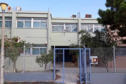 Πάτρα: Εικόνες ντροπής στο 4ο ΕΠΑΛ - Οι μαθητές κάνουν μάθημα στους διαδρόμους, ανάμεσα σε ποντίκια