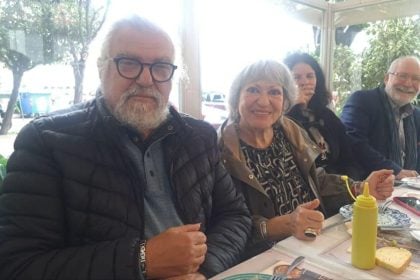 Πάτρα: Η αφοδράριστη γραφή… και η συνάντηση της Πόπης Αλιβιζάτου με δημοσιογράφους – φωτο
