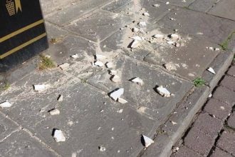 Πάτρα: Νέο περιστατικό με πτώση σοβάδων