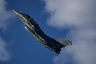 Politico: Η ΕΕ έτοιμη για πόλεμο με τη Ρωσία έως το 2030