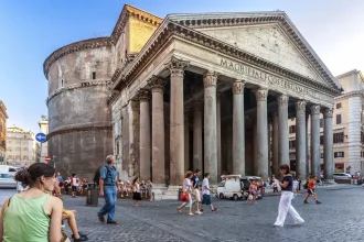 Τραγωδία στη Ρώμη: Ιάπωνας τουρίστας πέθανε πέφτοντας από τον τοίχο που περιβάλει το Πάνθεον