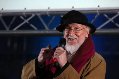 Στο νοσοκομείο ο Διονύσης Σαββόπουλος