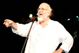 Όταν ο Διονύσης Σαββόπουλος μιλούσε με γενναιότητα για τον καρκίνο – «Μου αφαίρεσαν μισό πνευμόνι»