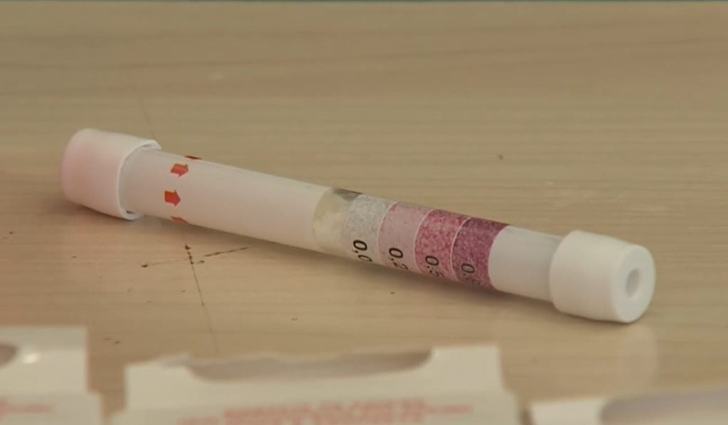 Διαθέσιμα στα φαρμακεία τα self-test για κατανάλωση αλκοόλ - Πόσο κοστίζει και ποιοι το αγοράζουν 