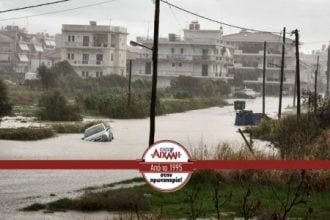 Μεσολόγγι: Αυτοκίνητο "βούλιαξε" στον πλημμυρισμένο δρόμο ΒΙΝΤΕΟ