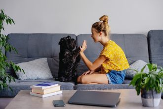 Πώς πρέπει να μιλάτε στον σκύλο σας ώστε να σας καταλαβαίνει