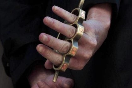 Πάτρα: Αδιανόητο περιστατικό παραβατικότητας ανηλίκων - Του ζήτησαν χρήματα απειλώντας τον με σουγιά και σιδερογροθιά!