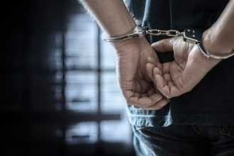 Αχαΐα: Πήγε να πουλήσει σπασμένο κινητό!