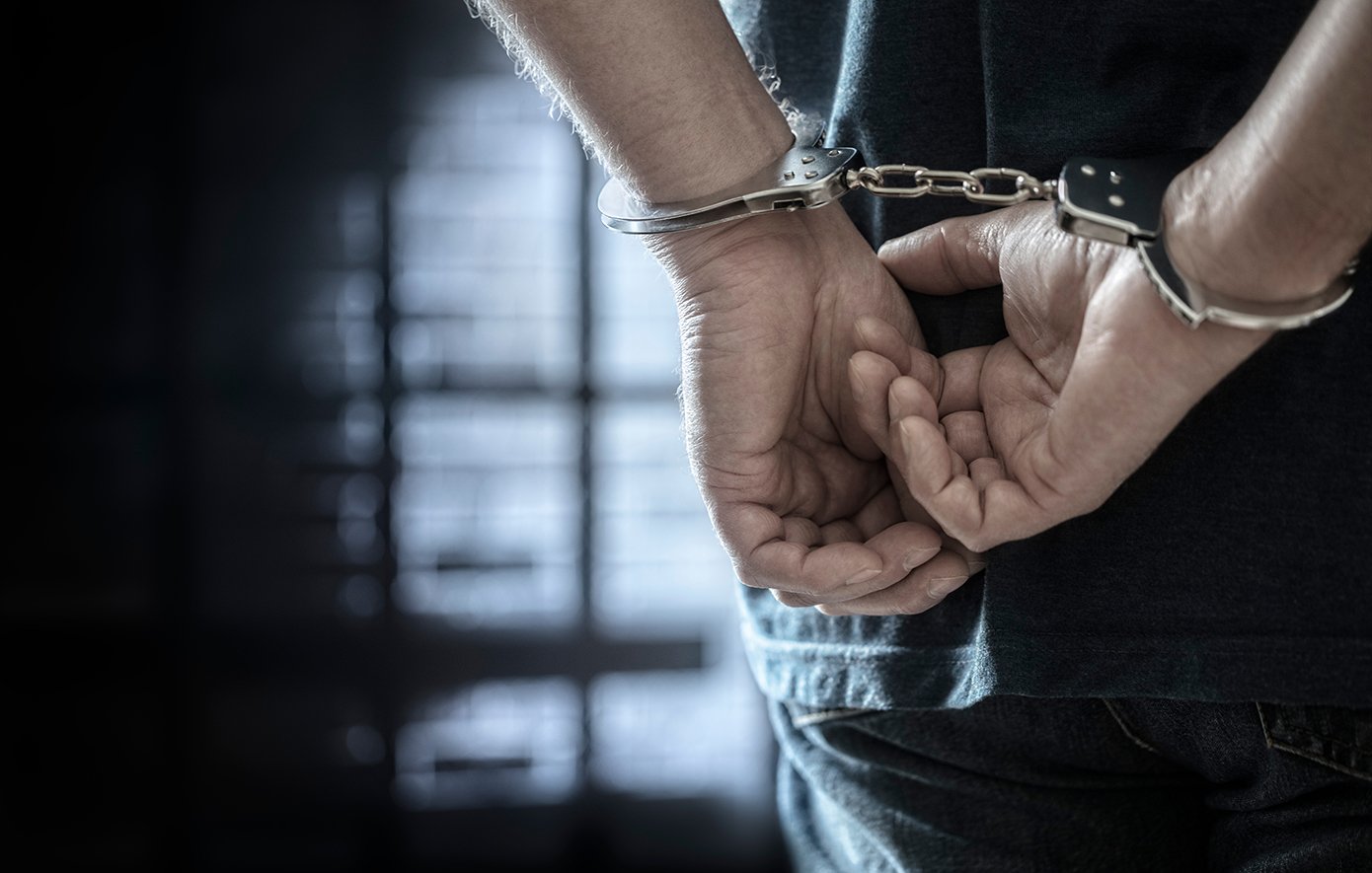 Αχαΐα: Του πέρασαν χειροπέδες γιατί δεν πλήρωνε τη διατροφή και είχε φάει "καμπάνα"