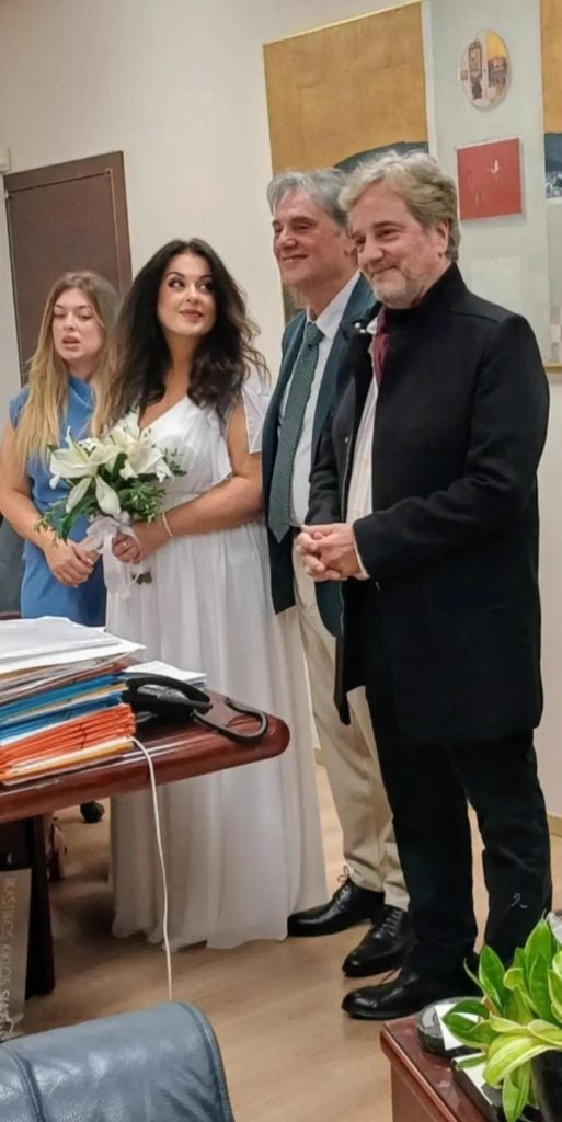 Ο Οδυσσέας Σταμούλης παντρεύτηκε τη σύντροφό του με πολιτικό γάμο