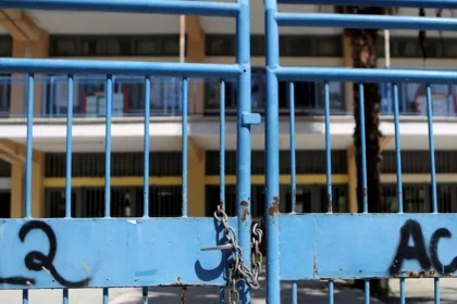Μαθητές έπαιξαν ξύλο με καδρόνια και λοστούς – Τραυματίστηκαν καθηγητές