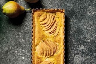 Τάρτα με αχλάδια και κρέμα αμυγδάλου