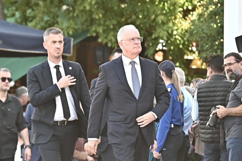 Η Ελλάδα αποχαιρέτησε τον Διονύση Σαββόπουλο - Με τη «Συννεφούλα» και χειροκροτήματα το τελευταίο αντίο στον μεγάλο τραγουδοποιό (ΦΩΤΟ & ΒΙΝΤΕΟ)
