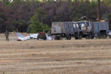 Εκπαιδευτικό αεροσκάφος έπεσε στο Τατόι - Δύο τραυματίες, σε σοβαρή κατάσταση ο ένας