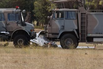 Πώς έπεσε το εκπαιδευτικό αεροσκάφος στο Τατόι – Τα νεότερα για την κατάσταση της υγείας των πιλότων