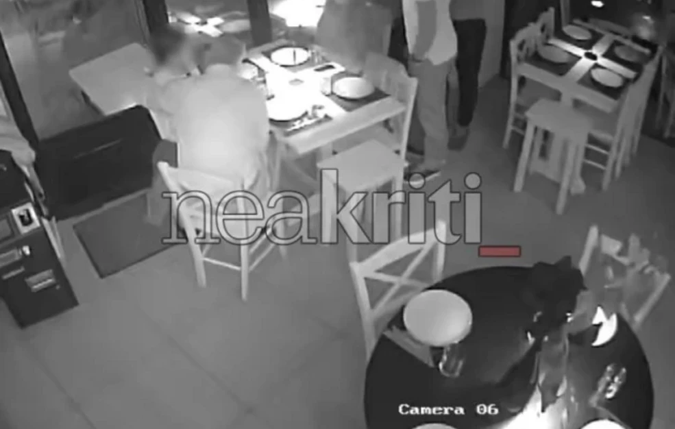 Αυγά, πέτρες και τραπέζια εναντίον του Μάκη Βορίδη στο Ηράκλειο – Κουκουλοφόροι εισέβαλαν σε εστιατόριο όπου δειπνούσε ΦΩΤΟ