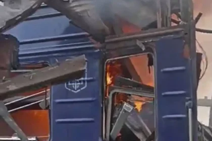 Παγκόσμιο σοκ: Ρωσική επίθεση σε επιβατικό τρένο στην περιφέρεια του Σούμι της Ουκρανίας - Για δεκάδες θύματα μιλά ο Ζελένσκι (ΒΙΝΤΕΟ)