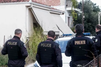 Τρίκαλα: Ο 18χρονος έσφιγγε με πετσέτα τον λαιμό της μητέρας του μέχρι να ξεψυχήσει -  Σοκάρει το πόρισμα του ιατροδικαστή