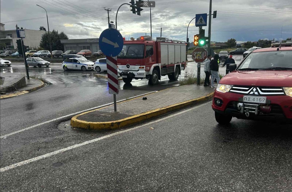 Αγρίνιο: Σοβαρό τροχαίο με εμπλοκή τριών οχημάτων - Τραυματίας στο νοσοκομείο (ΦΩΤΟ)