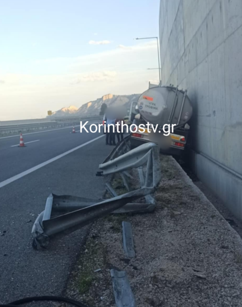 Τροχαίο στην Πατρών - Κορίνθου: Φορτηγό με ελαιόλαδο βγήκε εκτός πορείας (ΦΩΤΟ)
