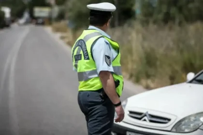 Δυτ. Ελλάδα: Πήγε να αποφύγει τροχονομικό έλεγχο και τράκαρε