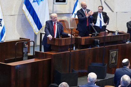 Αποθεώθηκε ο Τραμπ στην Κνεσέτ: «Ο οδυνηρός εφιάλτης έχει τελειώσει, ηττήθηκαν οι δυνάμεις του χάους στη Μέση Ανατολή» - Το Ισραήλ θα τον προτείνει για το Νόμπελ Ειρήνης