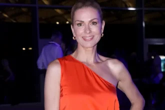 Τζίνα Αλιμόνου: 10 μήνες φυλάκιση με αναστολή στον πρώην σύντροφό της για ενδοοικογενειακή βία - «Με χτύπησε ελαφριά στο πρόσωπο, δεν ήθελα την ποινική του δίωξη»