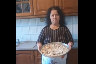 Viral η κυρία Βασιλική από τις Πρέσπες που παρουσιάζει φαγητά, αλλά... κρύβει τις συνταγές! Δείτε βίντεο