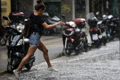 Από αργά το βράδυ το νέο κύμα κακοκαιρίας - Ξεκινούν βροχές και καταιγίδες από τα Δυτικά