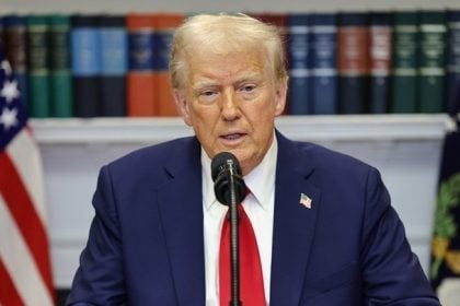 Ο Ντ. Τραμπ ξαναρχίζει και κλιμακώνει τον εμπορικό πόλεμό του με την Κίνα