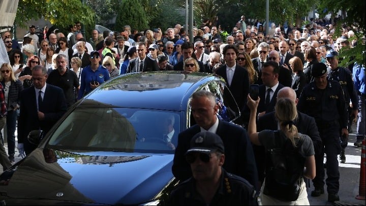 Η Ελλάδα αποχαιρέτησε τον Διονύση Σαββόπουλο - Με τη «Συννεφούλα» και χειροκροτήματα το τελευταίο αντίο στον μεγάλο τραγουδοποιό (ΦΩΤΟ & ΒΙΝΤΕΟ)