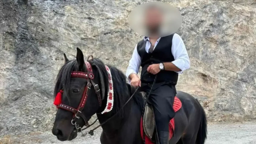 Παραδόθηκε ο 23χρονος που δολοφόνησε τον θείο του σε γλέντι στην Κρήτη