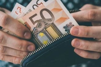 Νοέμβριος με «μποναμά» 600 εκατ. ευρώ για 2,5 εκατ. νοικοκυριά – Ποιοι θα τα μοιραστούν, πότε πληρώνοναι