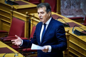 Μ. Χρυσοχοΐδης για τον Άγνωστο Στρατιώτη: Στα ιερά και τα κοινά οφείλουμε το μέγιστο σεβασμό