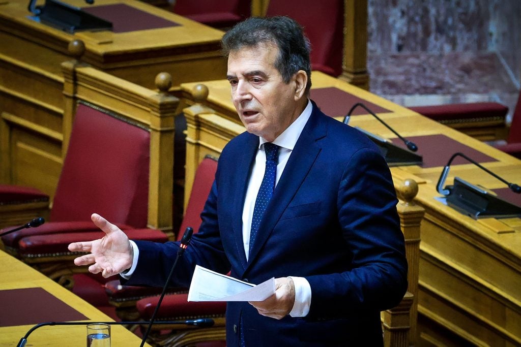 Μ. Χρυσοχοΐδης για τον Άγνωστο Στρατιώτη: Στα ιερά και τα κοινά οφείλουμε το μέγιστο σεβασμό