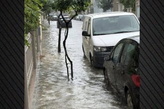 Μεσολόγγι: Πλημμύρισαν σπίτια και δρόμοι - Δεκάδες κλήσεις στην Πυροσβεστική για αντλήσεις και απεγκλωβισμούς (ΦΩΤΟ)