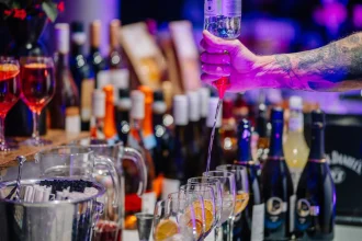 ΣΟΚ: 16χρονη βρέθηκε νεκρή έξω από μαγαζί στο Γκάζι μετά από κατανάλωση αλκοόλ