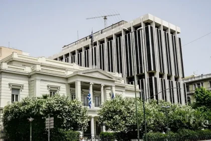 Διάβημα διαμαρτυρίας του ΥΠΕΞ στο Ισραήλ για τους Έλληνες που συμμετείχαν στον στολίσκο «Sumud»: Η ανθρώπινη αξιοπρέπεια είναι απαράβατη και θεμελιώδης