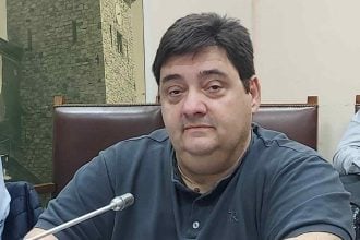 Αφαίρεση πινακίδων από τα σχολεία και οι ευθύνες της Δημοτικής Αρχής