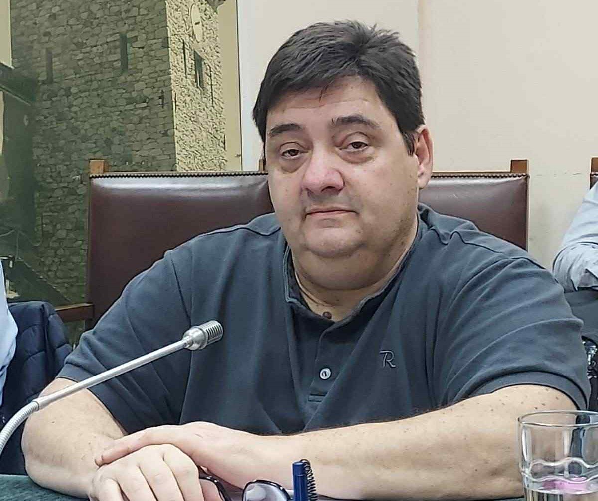 Αφαίρεση πινακίδων από τα σχολεία και οι ευθύνες της Δημοτικής Αρχής