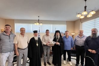 Δήμος Δυτικής Αχαΐας: Παράδοση σχολικών ειδών από τη Μητρόπολη για τους μαθητές των πυρόπληκτων περιοχών