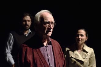 "Ο πατέρας μου": Ο Θανάσης Παπαγεωργίου στον ρόλο που χάρισε το Όσκαρ στον Άντονι Χόπκινς