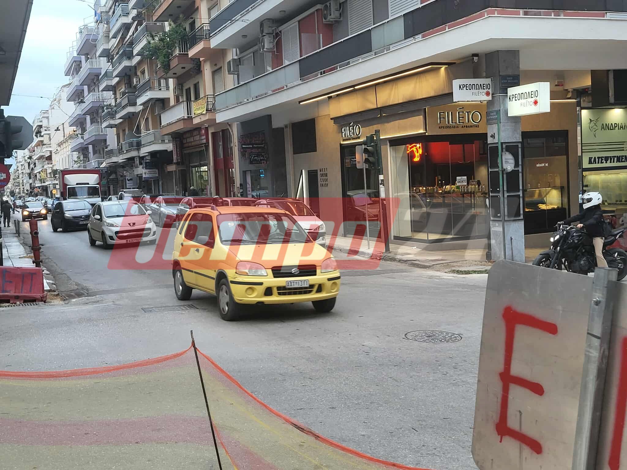 Πάτρα: Παραμένει "τυφλή" για 5η ημέρα κεντρική διασταύρωση - Μεγάλος κίνδυνος ατυχήματος από τα χαλασμένα φανάρια ΦΩΤΟ