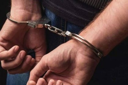 Πάτρα: Δεν προλάβαιναν να βάζουν χειροπέδες οι αστυνομικοί