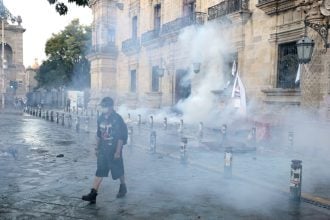 Επεισοδιακή διαδήλωση στην πόλη του Μεξικού – Περισσότεροι από 120 τραυματίες