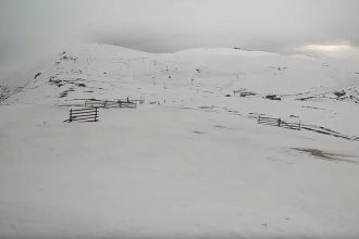 Έπεσαν τα πρώτα χιόνια στο Καϊμάκτσαλαν - BINTEO